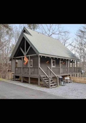 Great Location Hot tub Forest view KingBeds Arcade